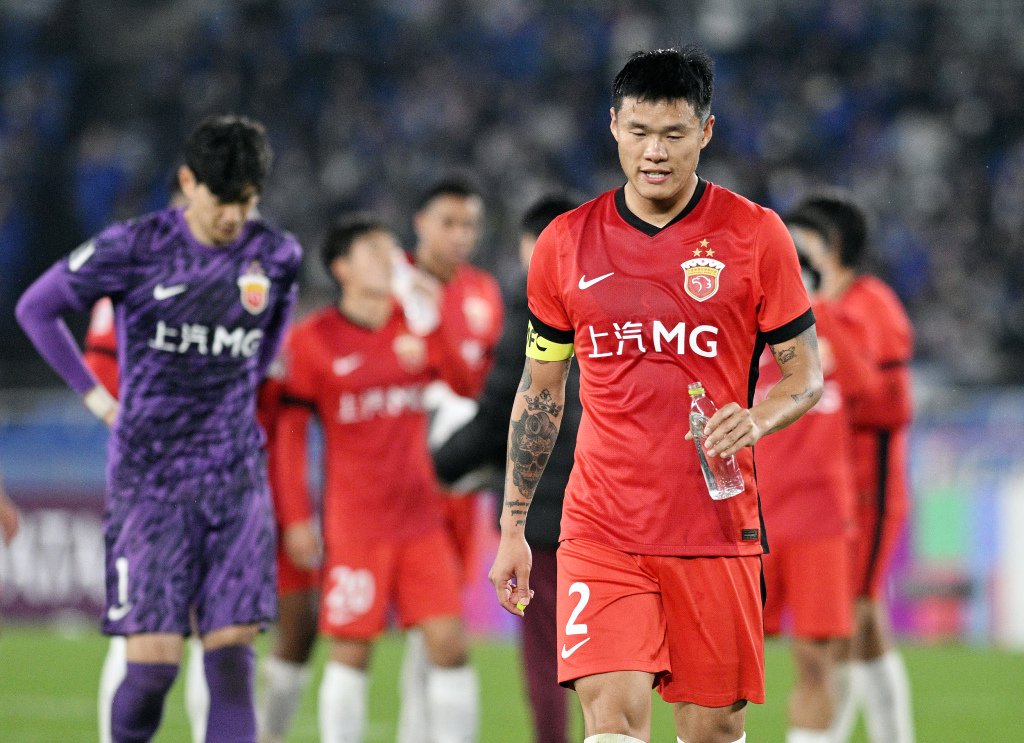 开云kaiyun官网平台 -包含转折点！上海海港战术微调，欧冠转会期攻防权衡，引发热议，身体对抗强度拉满的词条