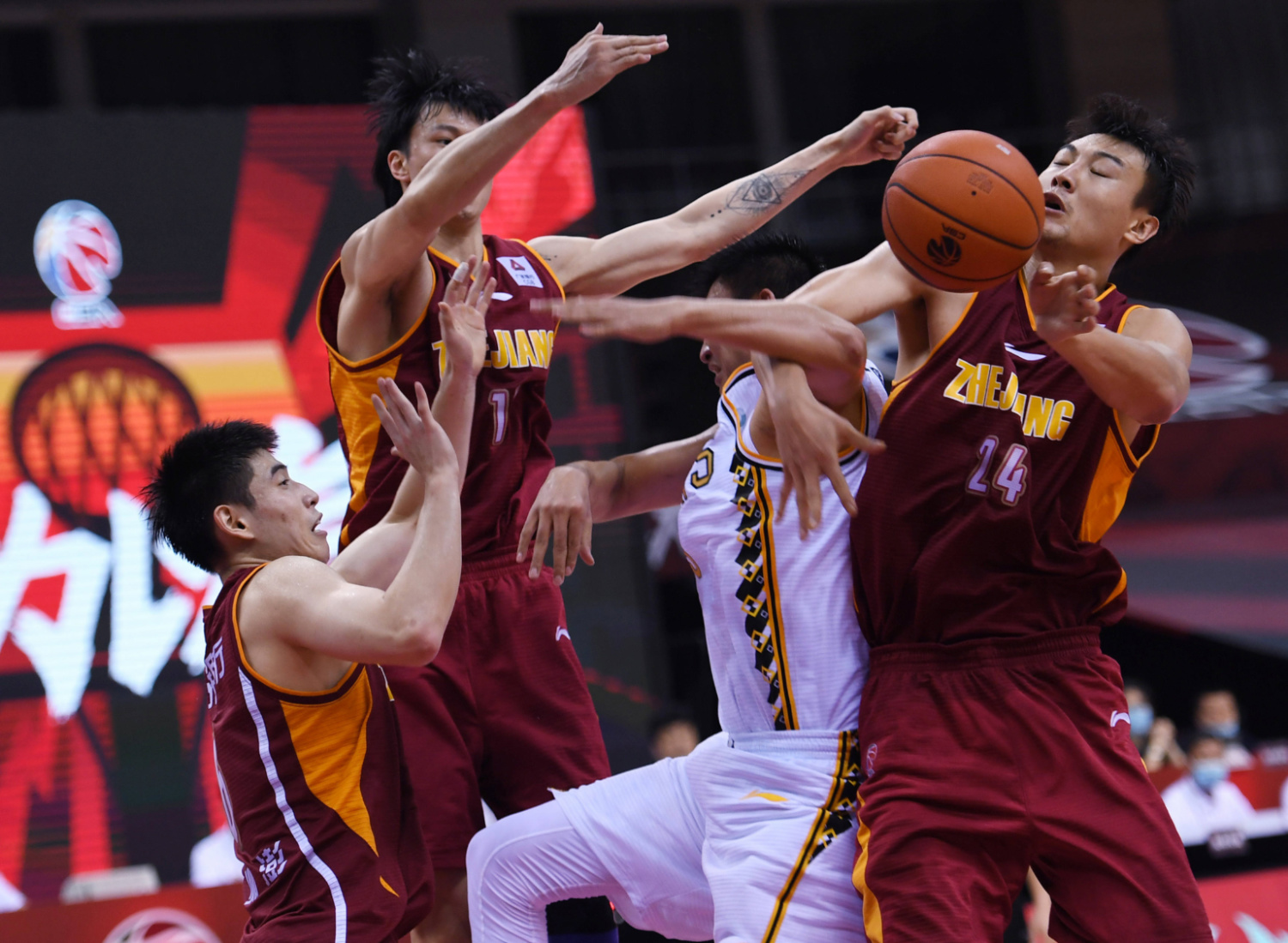 开云kaiyun官网登录入口 -关于赛前CBA季后赛焦点战，浙江稠州篮板制胜，压力陡增，资深球员宣示担当的信息